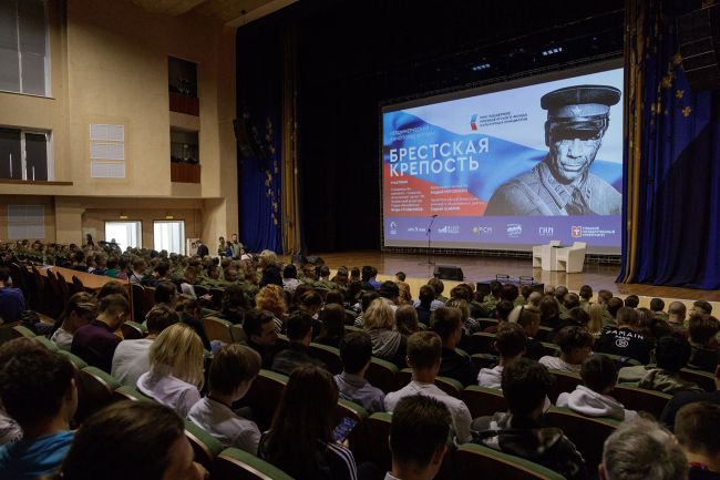 Тульские Новости: Алексей Дюмин: Важно, чтобы наша молодежь воспитывалась в духе уважения к истории Отечества, к героическим свершениям предков